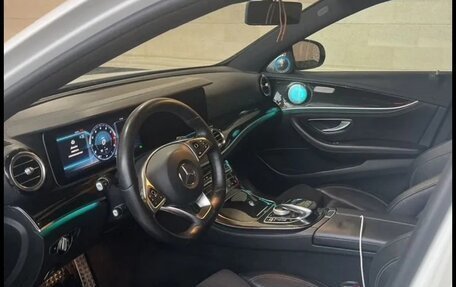 Mercedes-Benz E-Класс, 2018 год, 3 100 000 рублей, 4 фотография