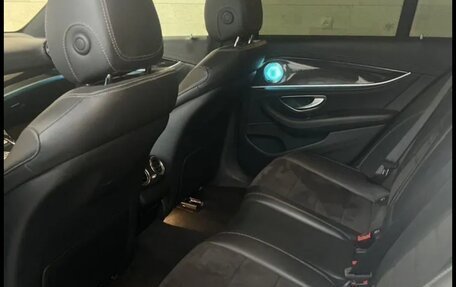 Mercedes-Benz E-Класс, 2018 год, 3 100 000 рублей, 3 фотография