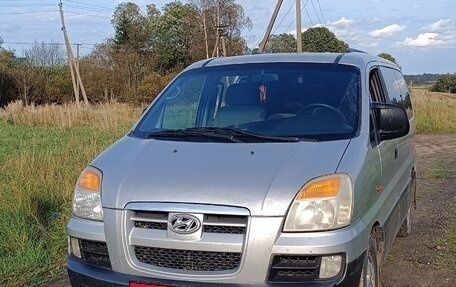 Hyundai Starex I рестайлинг, 2004 год, 640 000 рублей, 1 фотография