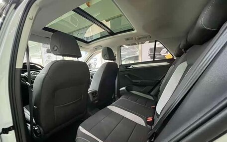 Volkswagen T-Roc I, 2022 год, 1 280 000 рублей, 9 фотография