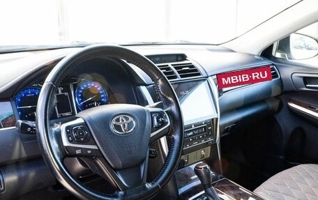 Toyota Camry, 2017 год, 2 319 000 рублей, 10 фотография