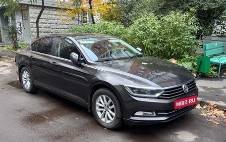 Volkswagen Passat B8 рестайлинг, 2015 год, 1 850 000 рублей, 2 фотография