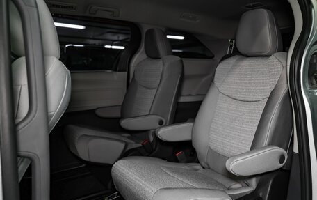 Toyota Sienna, 2021 год, 5 900 000 рублей, 4 фотография