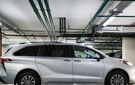 Toyota Sienna, 2021 год, 5 900 000 рублей, 14 фотография