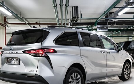 Toyota Sienna, 2021 год, 5 900 000 рублей, 15 фотография