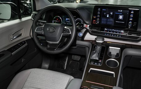 Toyota Sienna, 2021 год, 5 900 000 рублей, 31 фотография