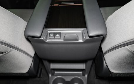 Toyota Sienna, 2021 год, 5 900 000 рублей, 28 фотография