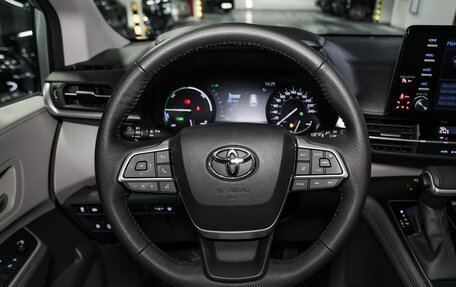 Toyota Sienna, 2021 год, 5 900 000 рублей, 32 фотография