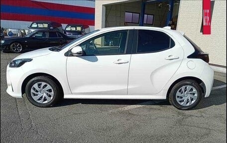 Toyota Yaris, 2021 год, 740 000 рублей, 5 фотография