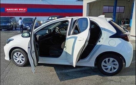 Toyota Yaris, 2021 год, 740 000 рублей, 10 фотография