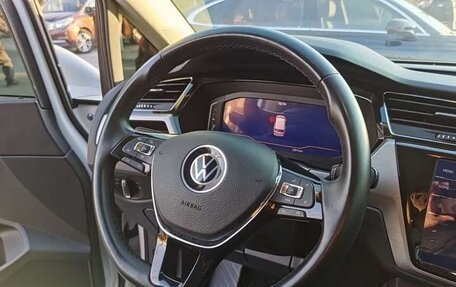 Volkswagen Touran III, 2022 год, 1 540 004 рублей, 8 фотография