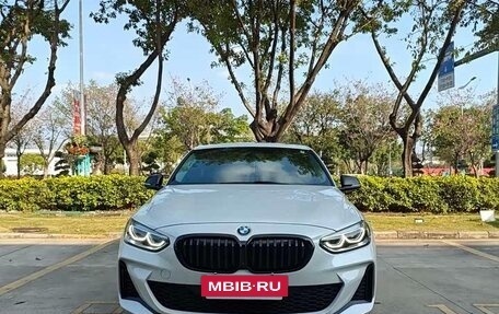 BMW 1 серия, 2022 год, 1 420 000 рублей, 2 фотография