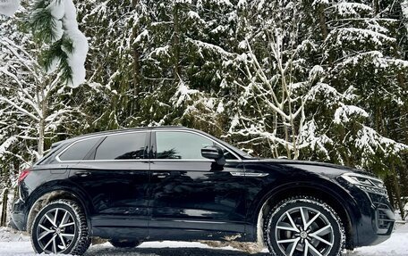 Volkswagen Touareg III, 2019 год, 6 350 000 рублей, 2 фотография