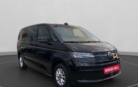 Volkswagen Multivan, 2022 год, 4 000 000 рублей, 5 фотография