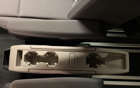 Volkswagen Multivan, 2022 год, 4 000 000 рублей, 13 фотография