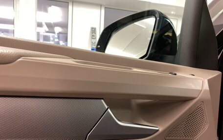 Volkswagen Multivan, 2022 год, 4 000 000 рублей, 25 фотография