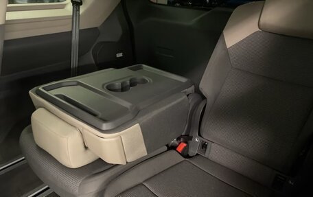 Volkswagen Multivan, 2022 год, 4 000 000 рублей, 30 фотография