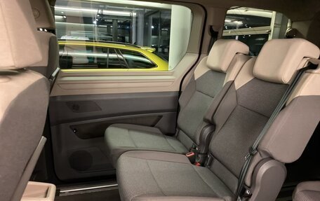 Volkswagen Multivan, 2022 год, 4 000 000 рублей, 38 фотография