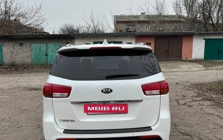 KIA Carnival III, 2017 год, 2 800 000 рублей, 4 фотография