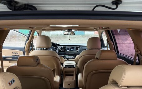 KIA Carnival III, 2017 год, 2 800 000 рублей, 8 фотография