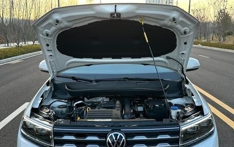 Volkswagen T-Cross I, 2022 год, 1 200 000 рублей, 7 фотография