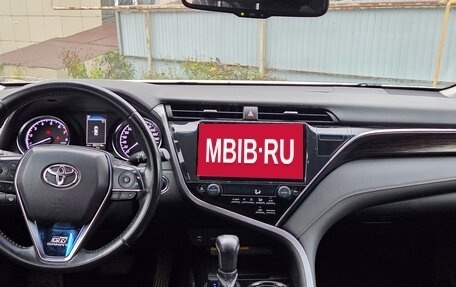 Toyota Camry, 2018 год, 2 100 000 рублей, 3 фотография