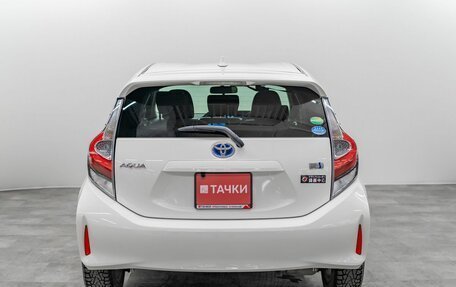 Toyota Aqua I, 2018 год, 950 000 рублей, 3 фотография