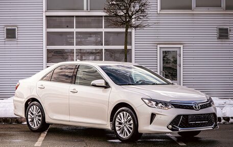 Toyota Camry, 2017 год, 2 095 000 рублей, 3 фотография