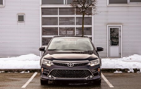 Toyota Camry, 2017 год, 2 395 000 рублей, 2 фотография