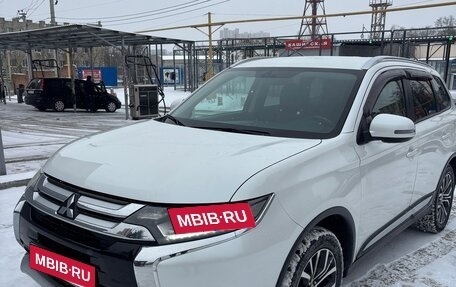 Mitsubishi Outlander III рестайлинг 3, 2015 год, 1 670 000 рублей, 1 фотография