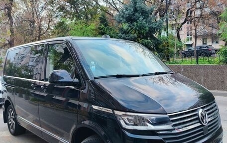Volkswagen Multivan T6 рестайлинг, 2021 год, 8 250 000 рублей, 1 фотография