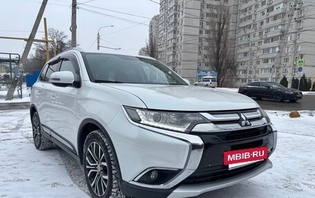 Mitsubishi Outlander III рестайлинг 3, 2015 год, 1 670 000 рублей, 3 фотография