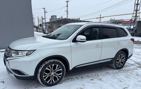 Mitsubishi Outlander III рестайлинг 3, 2015 год, 1 670 000 рублей, 10 фотография