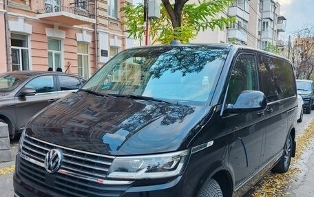 Volkswagen Multivan T6 рестайлинг, 2021 год, 8 250 000 рублей, 2 фотография