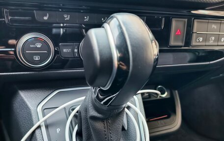 Volkswagen Multivan T6 рестайлинг, 2021 год, 8 250 000 рублей, 15 фотография