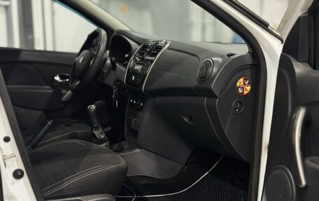 Renault Logan II, 2017 год, 878 000 рублей, 6 фотография