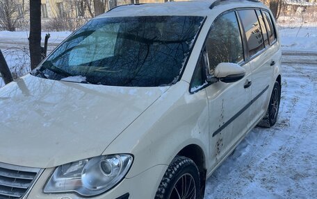 Volkswagen Touran III, 2010 год, 448 000 рублей, 2 фотография
