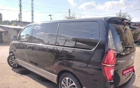 Hyundai Grand Starex Grand Starex I рестайлинг 2, 2020 год, 3 600 000 рублей, 5 фотография