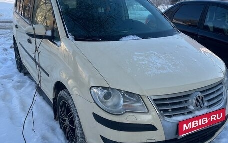 Volkswagen Touran III, 2010 год, 448 000 рублей, 3 фотография