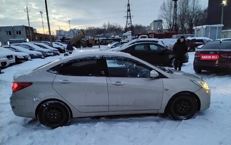 Hyundai Solaris II рестайлинг, 2011 год, 480 000 рублей, 2 фотография