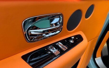 Rolls-Royce Cullinan, 2023 год, 42 000 000 рублей, 18 фотография