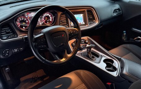 Dodge Challenger III рестайлинг 2, 2019 год, 3 900 000 рублей, 10 фотография