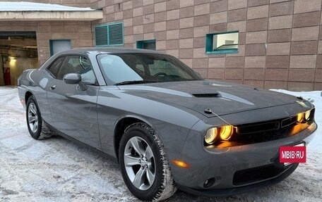 Dodge Challenger III рестайлинг 2, 2019 год, 3 900 000 рублей, 3 фотография