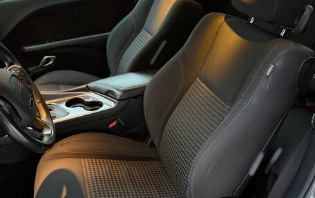 Dodge Challenger III рестайлинг 2, 2019 год, 3 900 000 рублей, 13 фотография