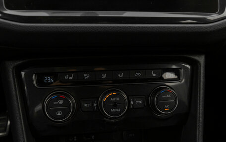 Volkswagen Tiguan II, 2017 год, 2 880 000 рублей, 21 фотография