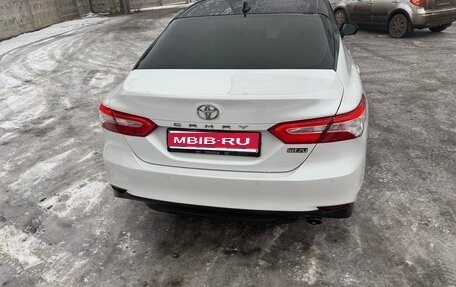 Toyota Camry, 2021 год, 3 000 000 рублей, 1 фотография