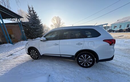 Mitsubishi Outlander III рестайлинг 3, 2016 год, 1 950 000 рублей, 5 фотография