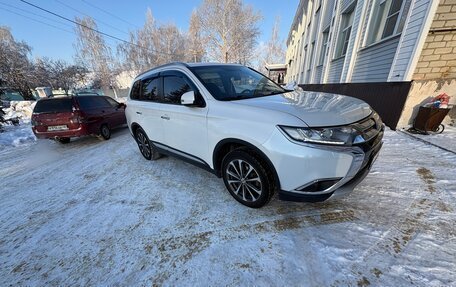 Mitsubishi Outlander III рестайлинг 3, 2016 год, 1 950 000 рублей, 4 фотография