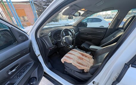 Mitsubishi Outlander III рестайлинг 3, 2016 год, 1 950 000 рублей, 9 фотография