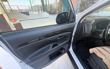 Mitsubishi Outlander III рестайлинг 3, 2016 год, 1 950 000 рублей, 8 фотография